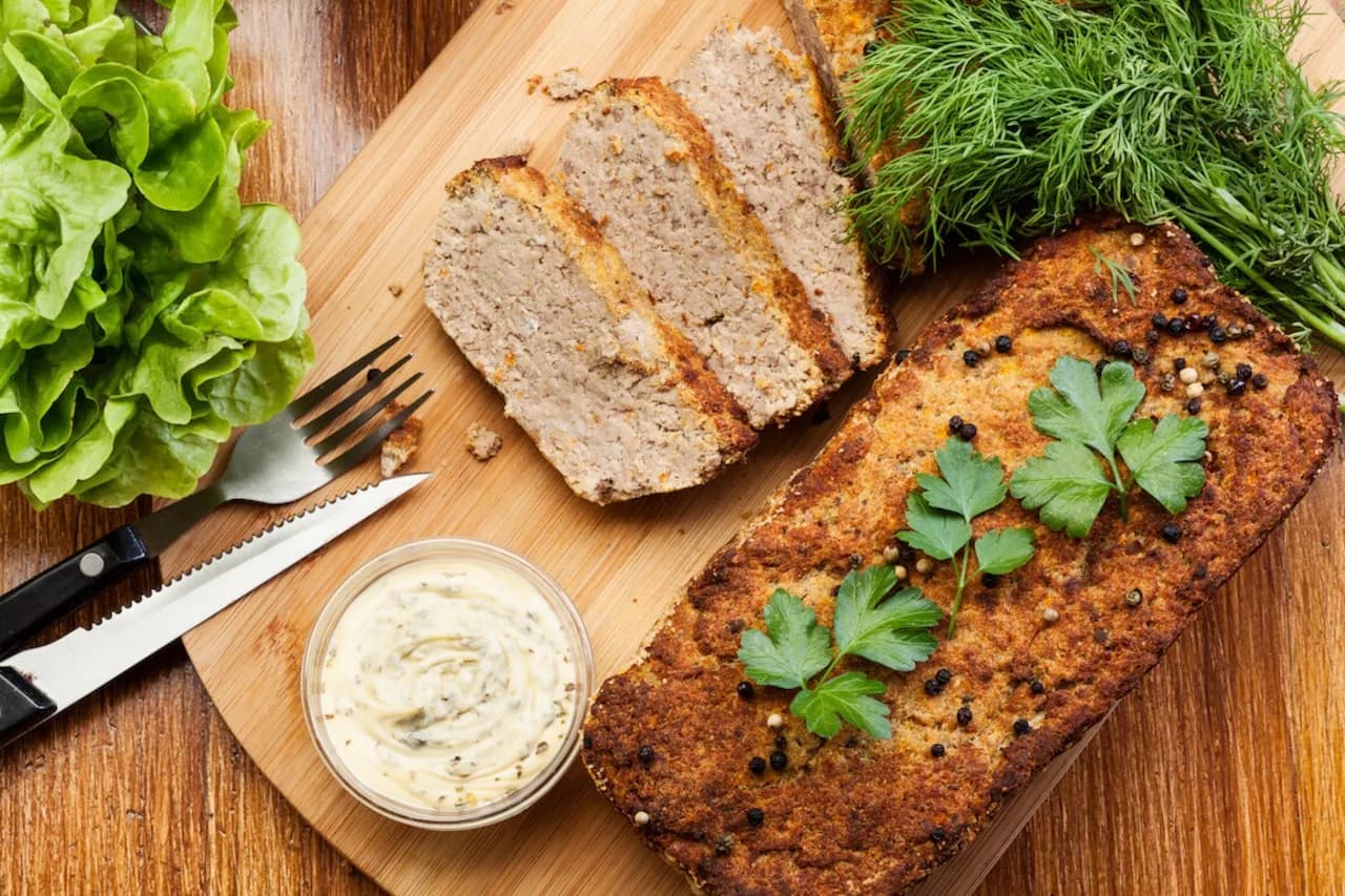 Ile piec pasztet drobiowy, aby był idealnie soczysty i smaczny?