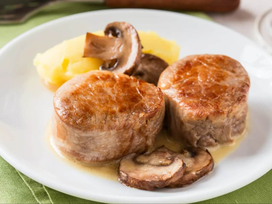 Jak długo smażyć polędwicę wieprzową, aby była soczysta i pyszna