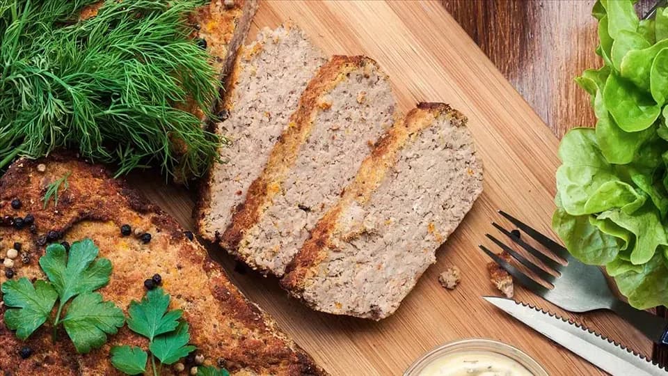 Jakie przyprawy do pasztetu drobiowo-wieprzowego, by zaskoczyć smakiem?